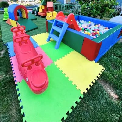 Plazas blandas, juegos y mobiliario infantil