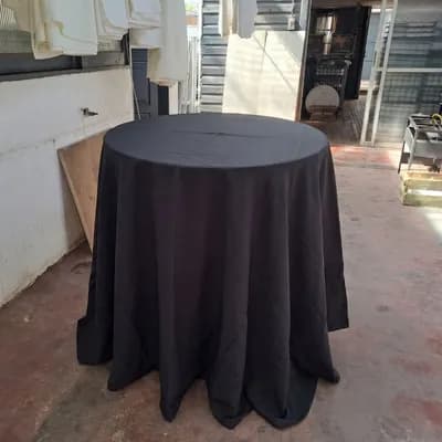 Mesa redonda de apoyo de madera