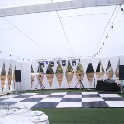 Metro cuadrado adicional de pista de baile (solo con carpa)