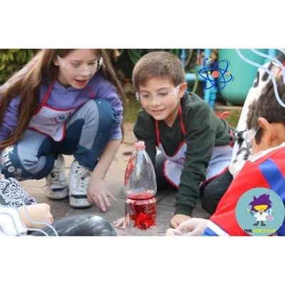 Cumpleaños científico de 26 a 30 niños