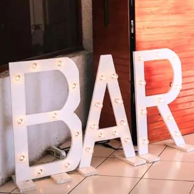 Palabra BAR con luces