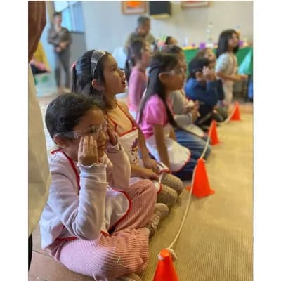 Cumpleaños científico de 16 a 20 niños