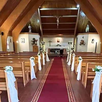 Decoración iglesia con flores de seda